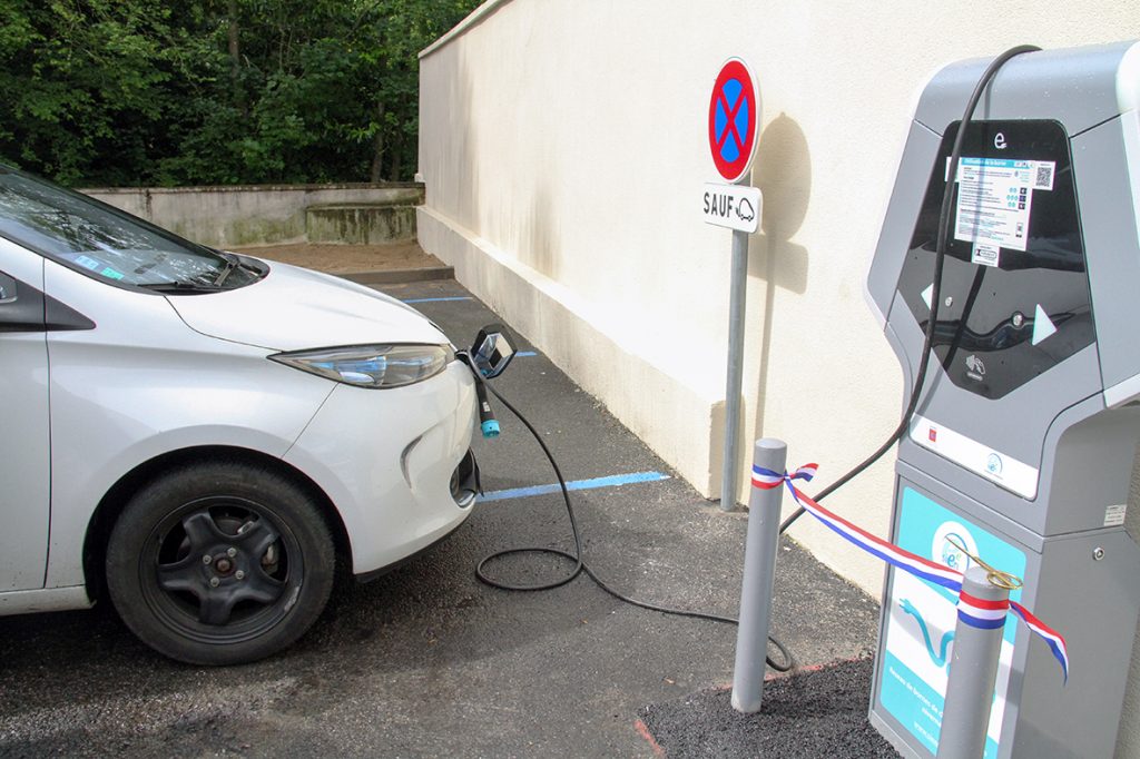 Bornes de recharge pour véhicule électrique - Mairie de Cosne